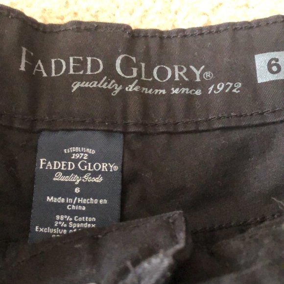 Ladies’ shorts - Picture 2 of 3